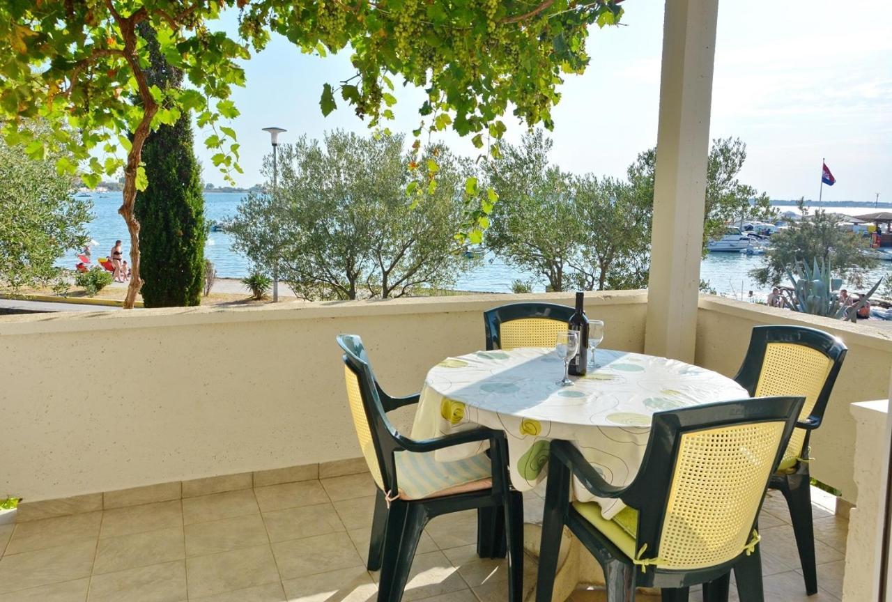 Apartments By The Sea Vrsi - Mulo, Zadar - 12519 Екстериор снимка
